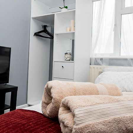 Shirley House 2, Self Catering Guest House, Self Check In, Smart Locks, 10 Min Walk To Southampton General, Aspire And Princess Anne Hospitals, Access To Fully Equipped Kitchen, Excellent Transport Links, Ideal For Longer Stays And Hospital Shifts Eksteriør bilde