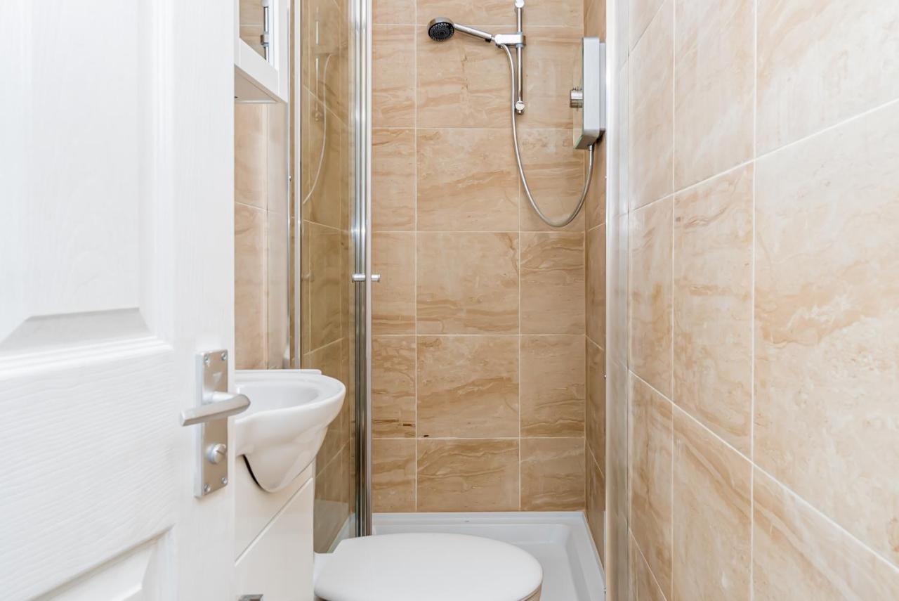 Shirley House 2, Self Catering Guest House, Self Check In, Smart Locks, 10 Min Walk To Southampton General, Aspire And Princess Anne Hospitals, Access To Fully Equipped Kitchen, Excellent Transport Links, Ideal For Longer Stays And Hospital Shifts Eksteriør bilde