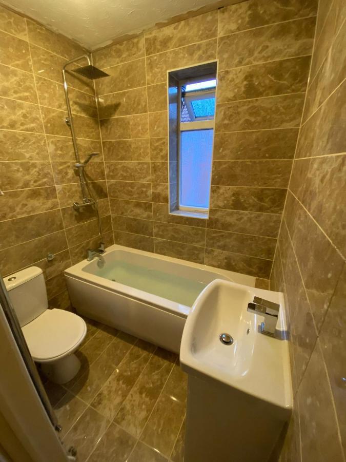 Shirley House 2, Self Catering Guest House, Self Check In, Smart Locks, 10 Min Walk To Southampton General, Aspire And Princess Anne Hospitals, Access To Fully Equipped Kitchen, Excellent Transport Links, Ideal For Longer Stays And Hospital Shifts Eksteriør bilde