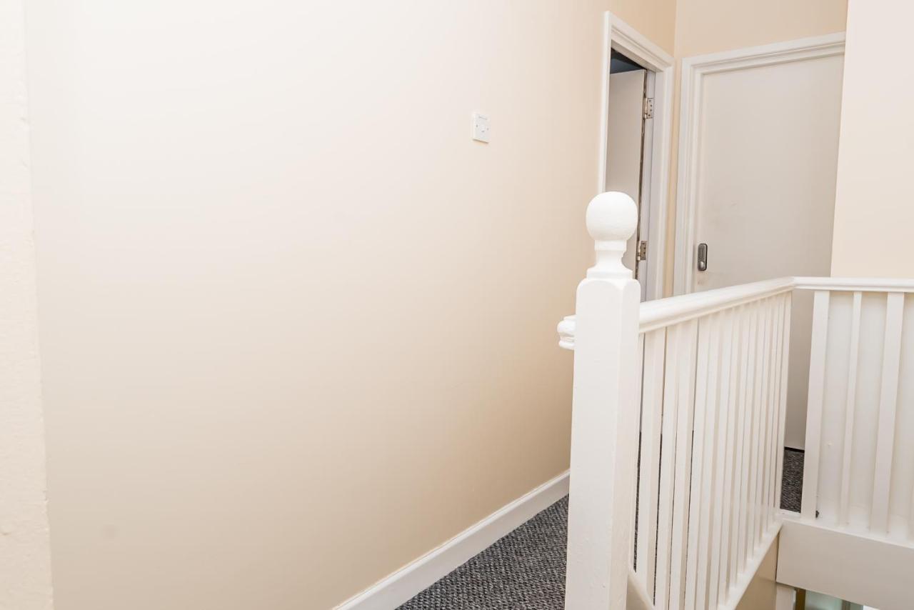Shirley House 2, Self Catering Guest House, Self Check In, Smart Locks, 10 Min Walk To Southampton General, Aspire And Princess Anne Hospitals, Access To Fully Equipped Kitchen, Excellent Transport Links, Ideal For Longer Stays And Hospital Shifts Eksteriør bilde