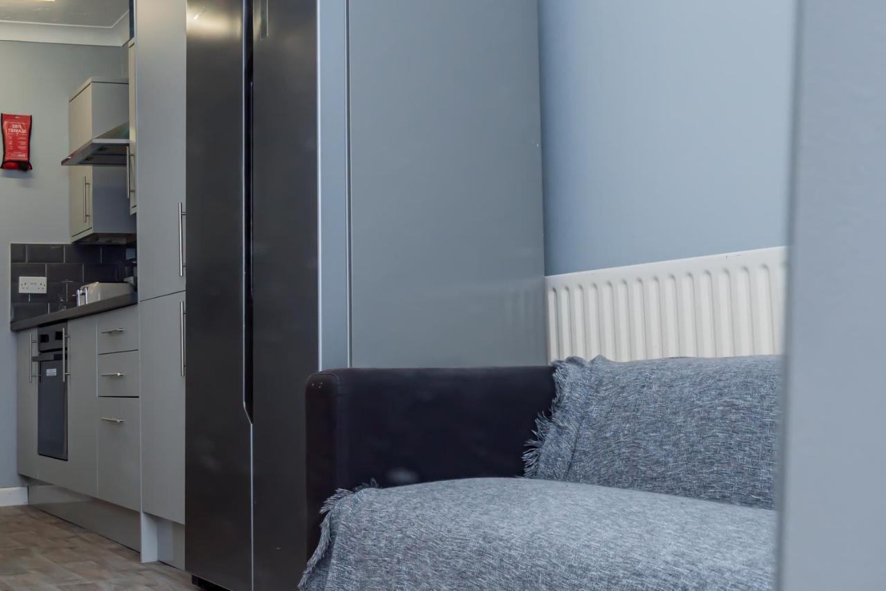 Shirley House 2, Self Catering Guest House, Self Check In, Smart Locks, 10 Min Walk To Southampton General, Aspire And Princess Anne Hospitals, Access To Fully Equipped Kitchen, Excellent Transport Links, Ideal For Longer Stays And Hospital Shifts Eksteriør bilde