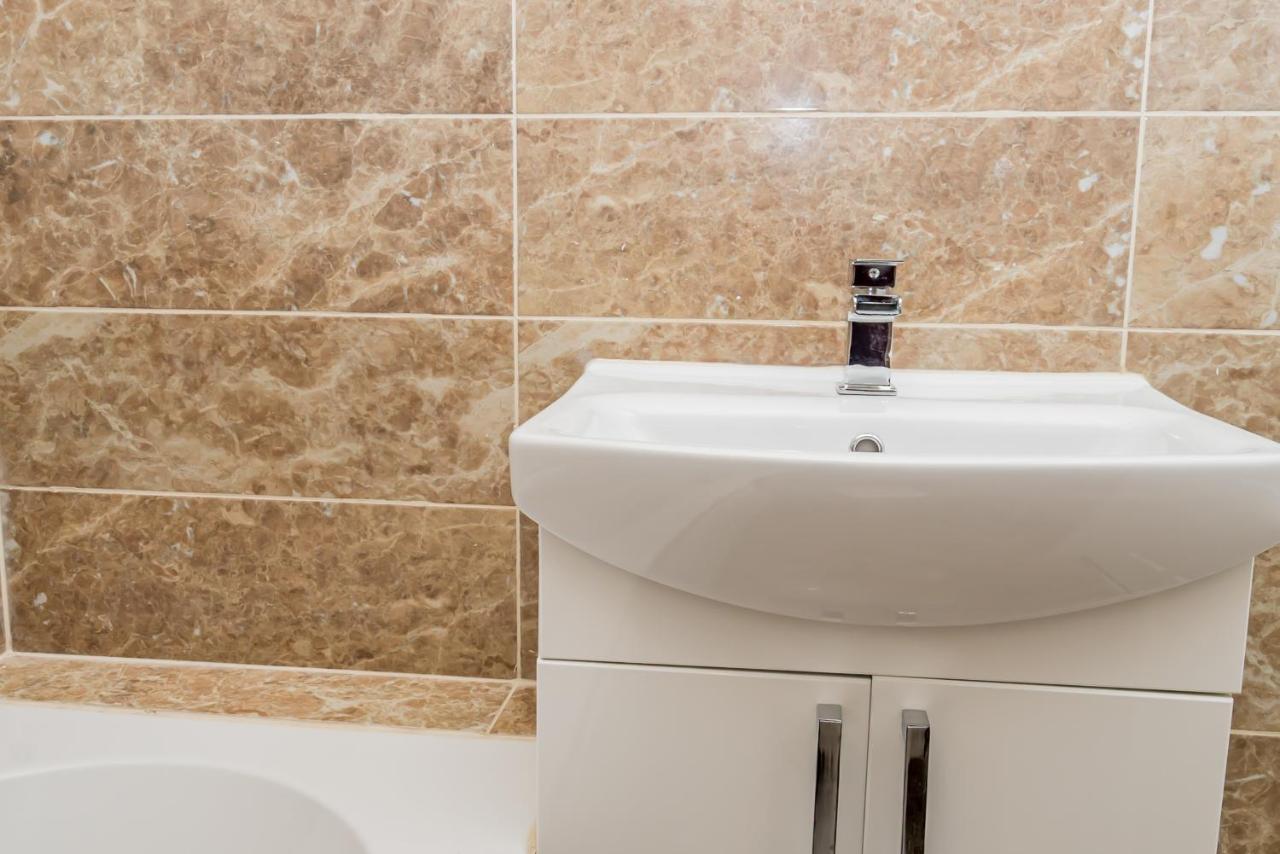 Shirley House 2, Self Catering Guest House, Self Check In, Smart Locks, 10 Min Walk To Southampton General, Aspire And Princess Anne Hospitals, Access To Fully Equipped Kitchen, Excellent Transport Links, Ideal For Longer Stays And Hospital Shifts Eksteriør bilde