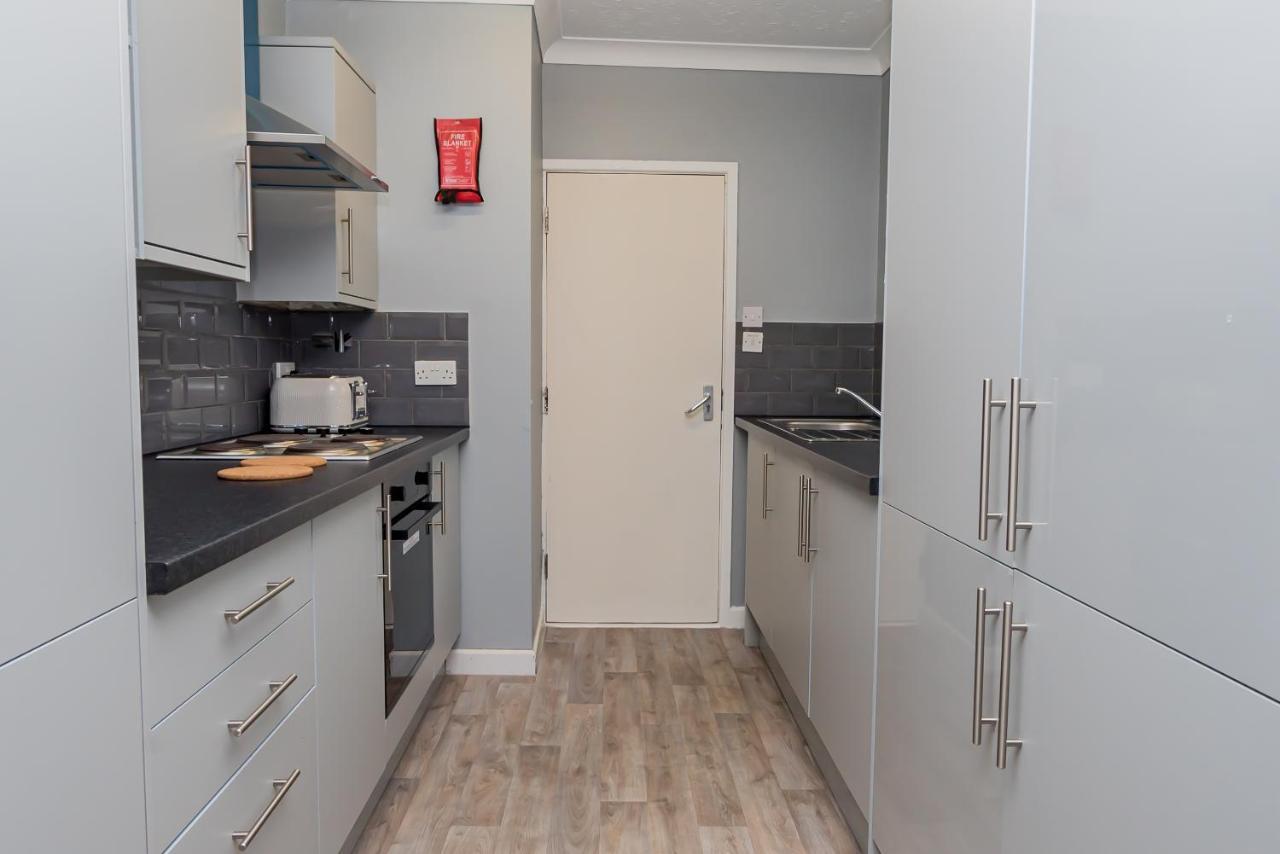 Shirley House 2, Self Catering Guest House, Self Check In, Smart Locks, 10 Min Walk To Southampton General, Aspire And Princess Anne Hospitals, Access To Fully Equipped Kitchen, Excellent Transport Links, Ideal For Longer Stays And Hospital Shifts Eksteriør bilde