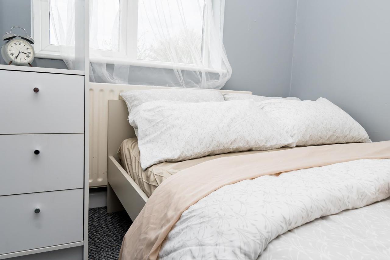 Shirley House 2, Self Catering Guest House, Self Check In, Smart Locks, 10 Min Walk To Southampton General, Aspire And Princess Anne Hospitals, Access To Fully Equipped Kitchen, Excellent Transport Links, Ideal For Longer Stays And Hospital Shifts Eksteriør bilde