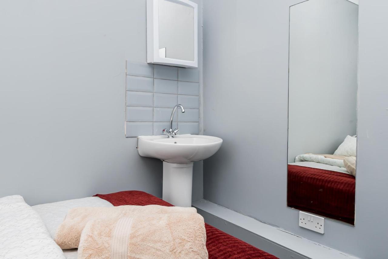Shirley House 2, Self Catering Guest House, Self Check In, Smart Locks, 10 Min Walk To Southampton General, Aspire And Princess Anne Hospitals, Access To Fully Equipped Kitchen, Excellent Transport Links, Ideal For Longer Stays And Hospital Shifts Eksteriør bilde