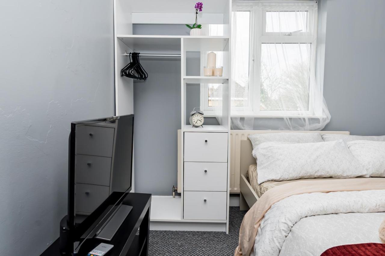Shirley House 2, Self Catering Guest House, Self Check In, Smart Locks, 10 Min Walk To Southampton General, Aspire And Princess Anne Hospitals, Access To Fully Equipped Kitchen, Excellent Transport Links, Ideal For Longer Stays And Hospital Shifts Eksteriør bilde