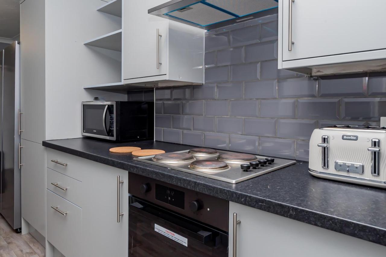 Shirley House 2, Self Catering Guest House, Self Check In, Smart Locks, 10 Min Walk To Southampton General, Aspire And Princess Anne Hospitals, Access To Fully Equipped Kitchen, Excellent Transport Links, Ideal For Longer Stays And Hospital Shifts Eksteriør bilde