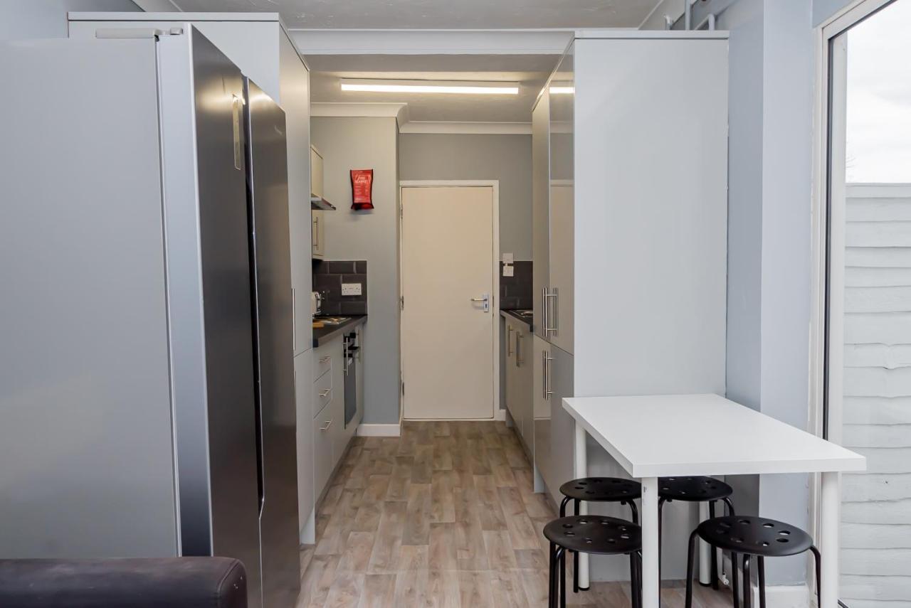 Shirley House 2, Self Catering Guest House, Self Check In, Smart Locks, 10 Min Walk To Southampton General, Aspire And Princess Anne Hospitals, Access To Fully Equipped Kitchen, Excellent Transport Links, Ideal For Longer Stays And Hospital Shifts Eksteriør bilde