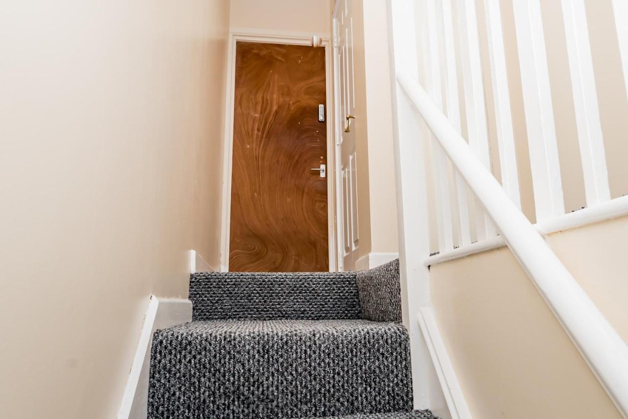 Shirley House 2, Self Catering Guest House, Self Check In, Smart Locks, 10 Min Walk To Southampton General, Aspire And Princess Anne Hospitals, Access To Fully Equipped Kitchen, Excellent Transport Links, Ideal For Longer Stays And Hospital Shifts Eksteriør bilde