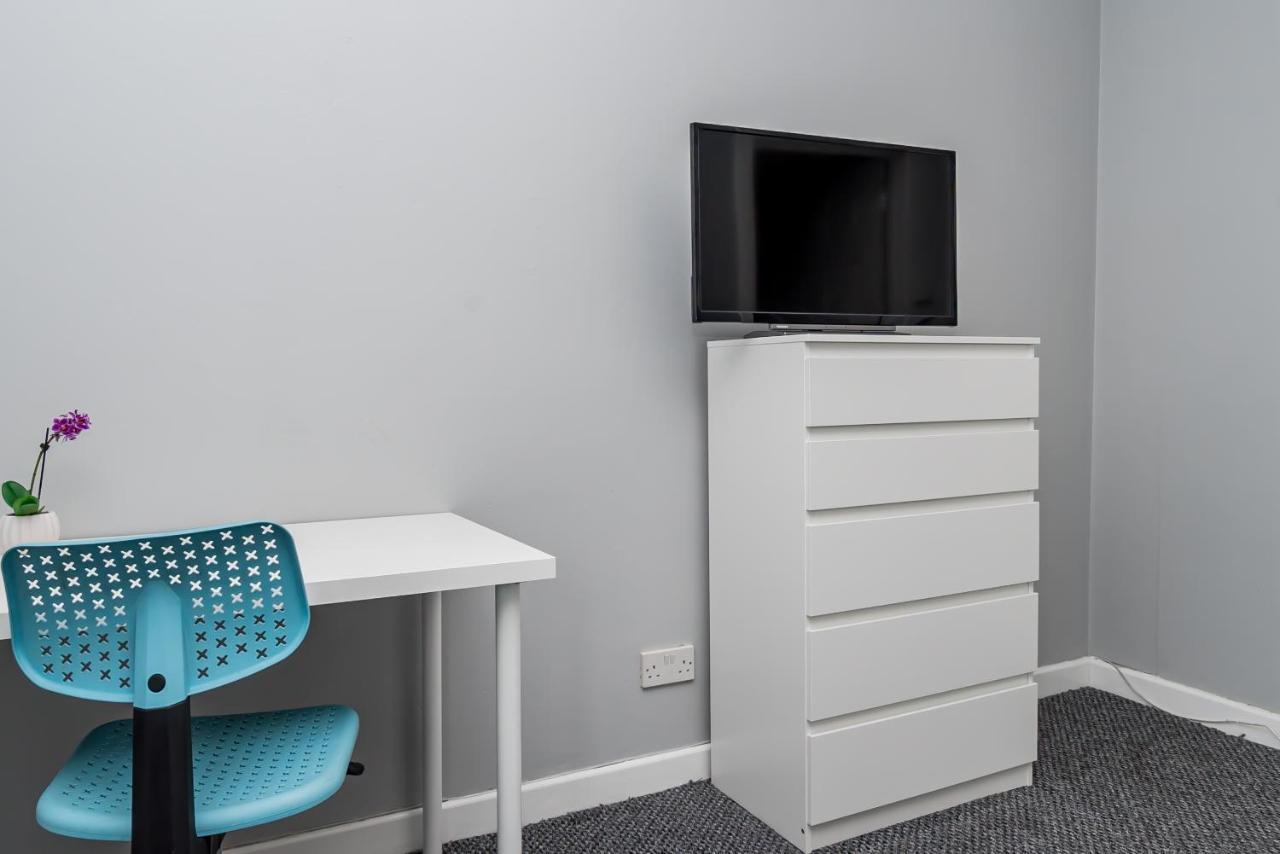 Shirley House 2, Self Catering Guest House, Self Check In, Smart Locks, 10 Min Walk To Southampton General, Aspire And Princess Anne Hospitals, Access To Fully Equipped Kitchen, Excellent Transport Links, Ideal For Longer Stays And Hospital Shifts Eksteriør bilde