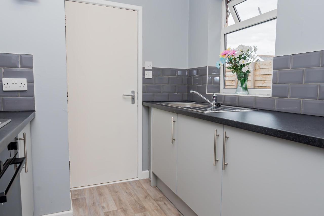 Shirley House 2, Self Catering Guest House, Self Check In, Smart Locks, 10 Min Walk To Southampton General, Aspire And Princess Anne Hospitals, Access To Fully Equipped Kitchen, Excellent Transport Links, Ideal For Longer Stays And Hospital Shifts Eksteriør bilde