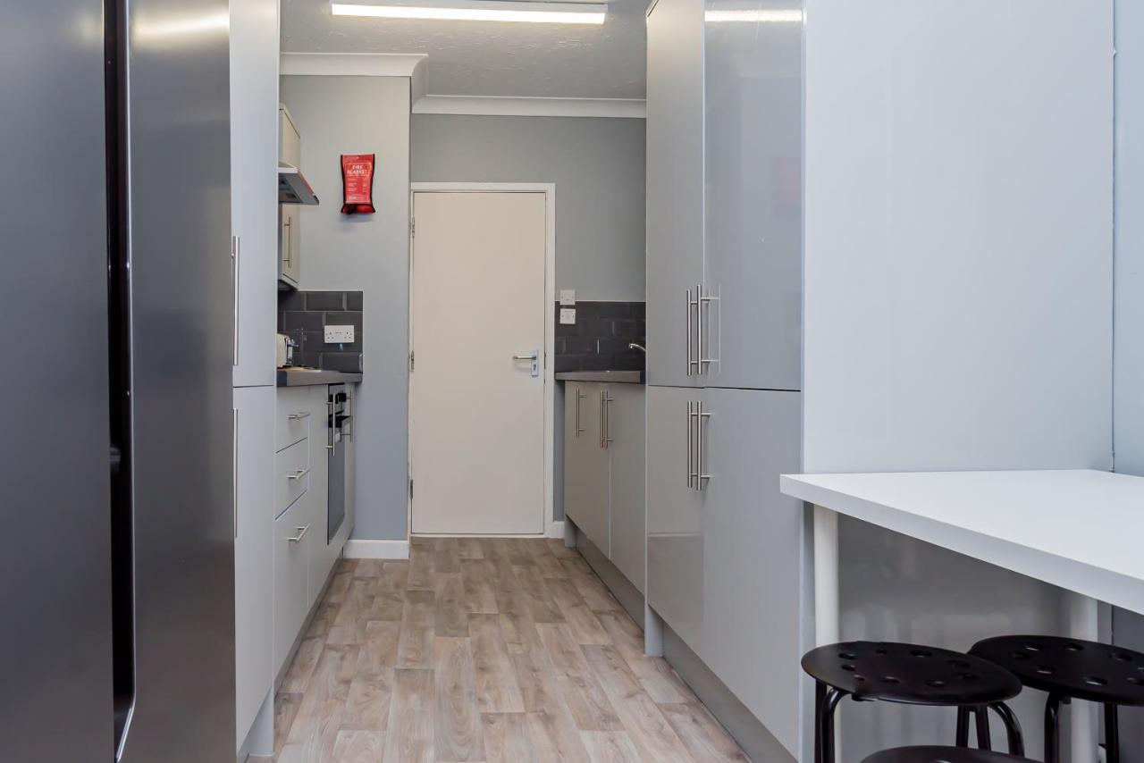 Shirley House 2, Self Catering Guest House, Self Check In, Smart Locks, 10 Min Walk To Southampton General, Aspire And Princess Anne Hospitals, Access To Fully Equipped Kitchen, Excellent Transport Links, Ideal For Longer Stays And Hospital Shifts Eksteriør bilde