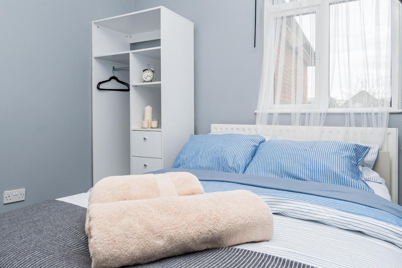 Shirley House 2, Self Catering Guest House, Self Check In, Smart Locks, 10 Min Walk To Southampton General, Aspire And Princess Anne Hospitals, Access To Fully Equipped Kitchen, Excellent Transport Links, Ideal For Longer Stays And Hospital Shifts Eksteriør bilde
